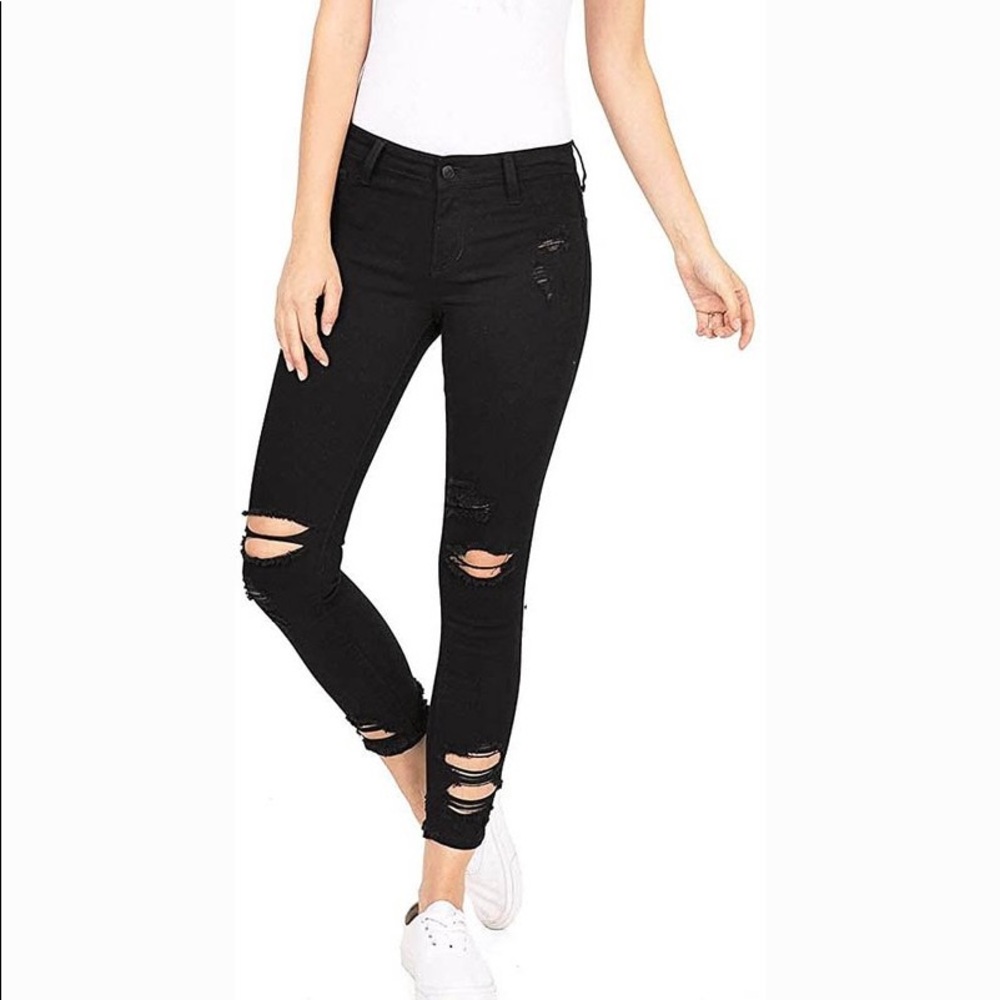 RIPPED BLACK JEANS